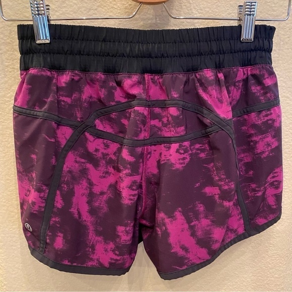 LULULEMON Women Purple Black Pattern Athletic Shorts Size 6 - Picture 3 of 7